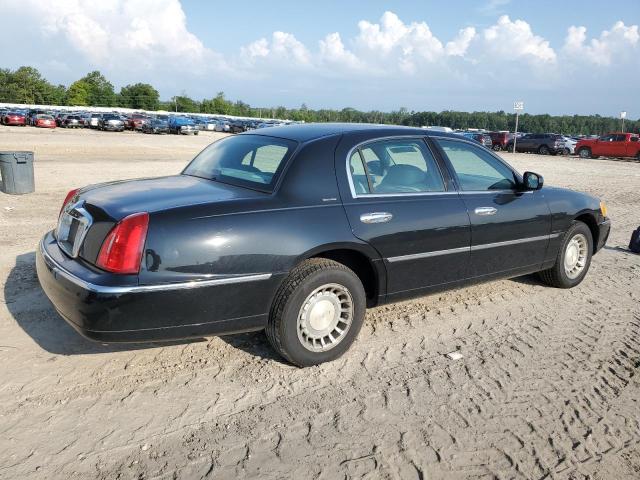 1LNHM81W52Y649334 - 2002 LINCOLN TOWN CAR EXECUTIVE BLACK photo 3