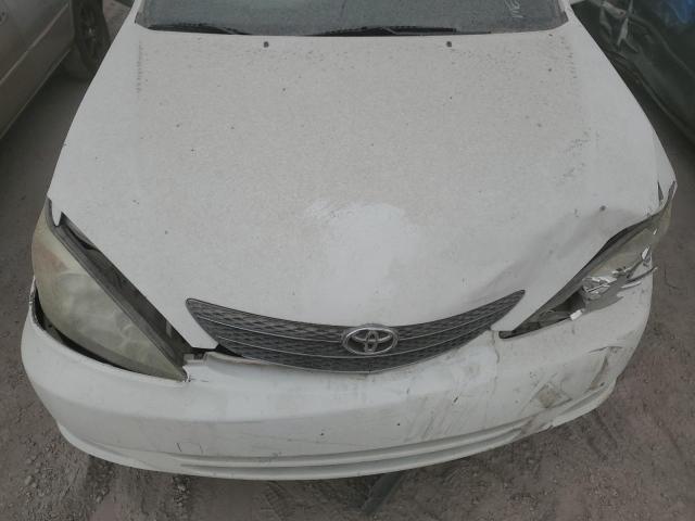 JTDBE32K320095554 - 2002 TOYOTA CAMRY LE WHITE photo 11