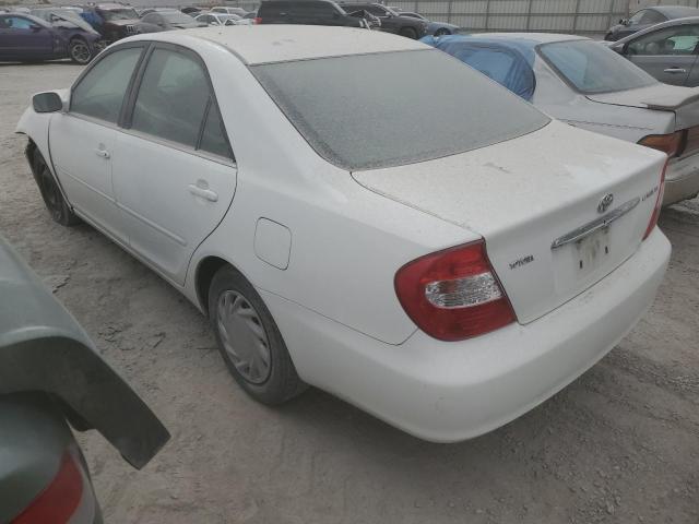 JTDBE32K320095554 - 2002 TOYOTA CAMRY LE WHITE photo 2