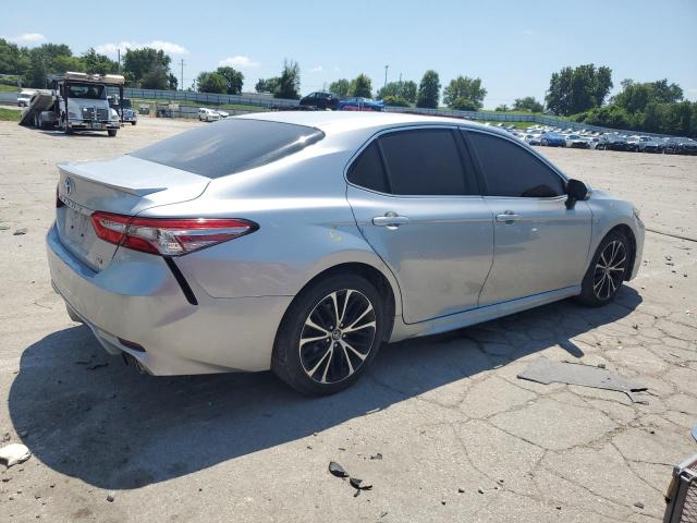 4T1B11HK1JU040739 - 2018 TOYOTA CAMRY L GRAY photo 3