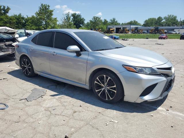 4T1B11HK1JU040739 - 2018 TOYOTA CAMRY L GRAY photo 4