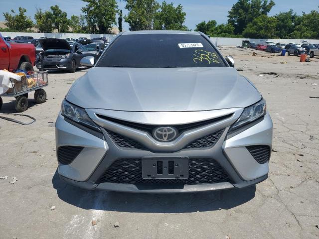 4T1B11HK1JU040739 - 2018 TOYOTA CAMRY L GRAY photo 5