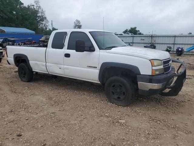 1GCHC29U86E261478 - 2006 CHEVROLET SILVERADO C2500 HEAVY DUTY WHITE photo 4