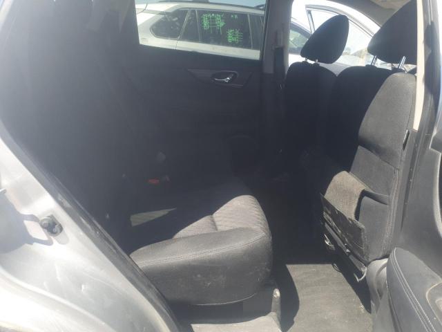 KNMAT2MV1JP585175 - 2018 NISSAN ROGUE S 银色 照片 11