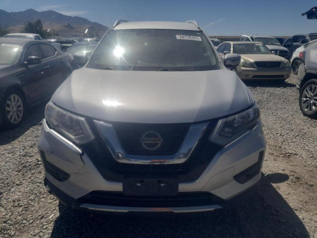 KNMAT2MV1JP585175 - 2018 NISSAN ROGUE S 银色 照片 5