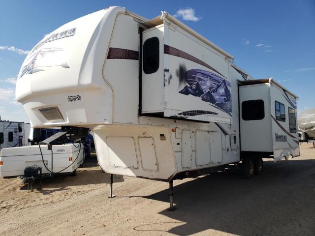 4YDF3002X84701312 - 2008 KEYSTONE MONTANA WHITE photo 2