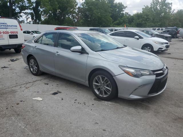 4T1BF1FK2FU476334 - 2015 TOYOTA CAMRY LE SILVER photo 4