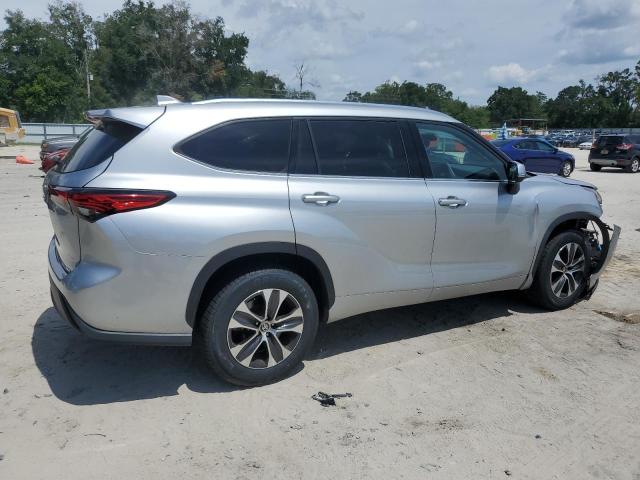 5TDGZRAH6LS024401 - 2020 TOYOTA HIGHLANDER XLE Արծաթագույն լուսանկար 3