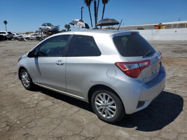 VNKJTUD37JA093206 - 2018 TOYOTA YARIS L SILVER photo 2