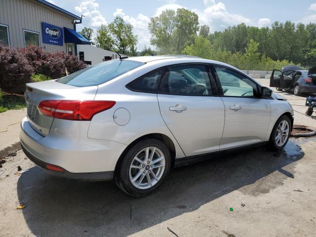 1FADP3F25JL327622 - 2018 FORD FOCUS SE Argent photo 3