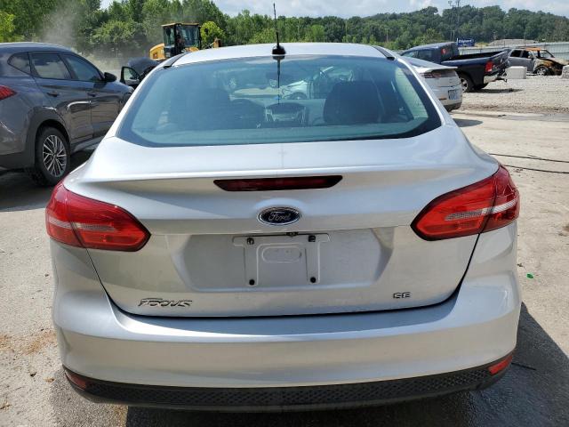 1FADP3F25JL327622 - 2018 FORD FOCUS SE Argent photo 6