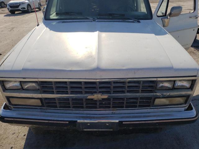 1GBEV16K3KF155605 - 1989 CHEVROLET SUBURBAN V1500 WHITE photo 11