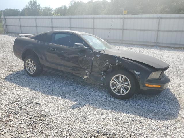 1ZVFT80N555162368 - 2005 FORD MUSTANG BLACK photo 4