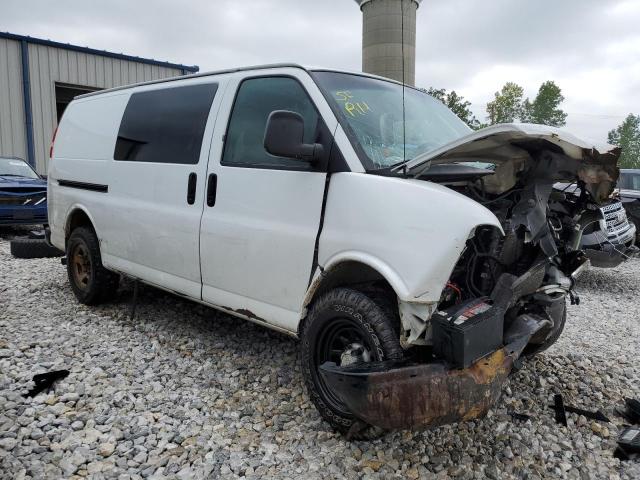 1GCFH154581213455 - 2008 CHEVROLET EXPRESS G1 WHITE photo 4