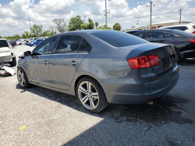 3VWDP7AJ1DM392628 - 2013 VOLKSWAGEN JETTA SE ნაცრისფერი ფოტო 2