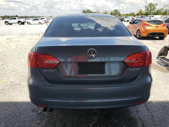 3VWDP7AJ1DM392628 - 2013 VOLKSWAGEN JETTA SE ნაცრისფერი ფოტო 6