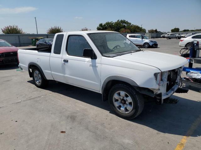 1N6DD26S3YC309401 - 2000 NISSAN FRONTIER KING CAB XE WHITE photo 4