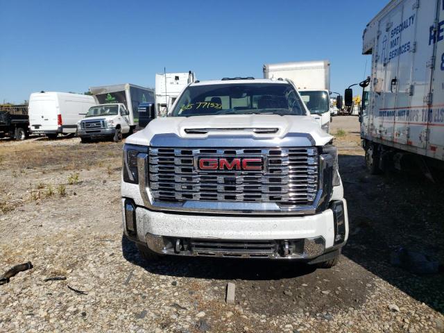 1GT49WEY8RF136430 - 2024 GMC SIERRA K3500 DENALI WHITE photo 5