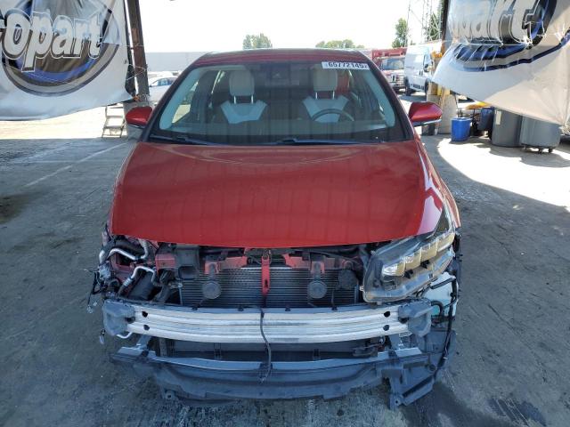 JTDKARFP9J3082597 - 2018 TOYOTA PRIUS PRIM 勃艮第红 照片 5