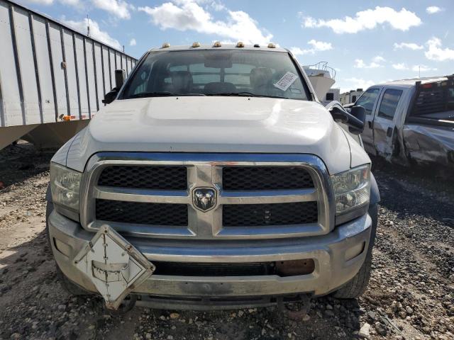 3C7WRNAL5FG659642 - 2015 RAM 5500 WHITE photo 5