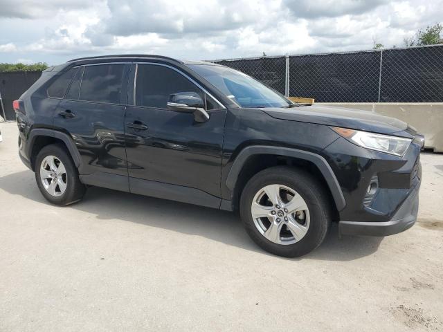 JTMW1RFV5KD010064 - 2019 TOYOTA RAV4 XLE BLACK photo 4