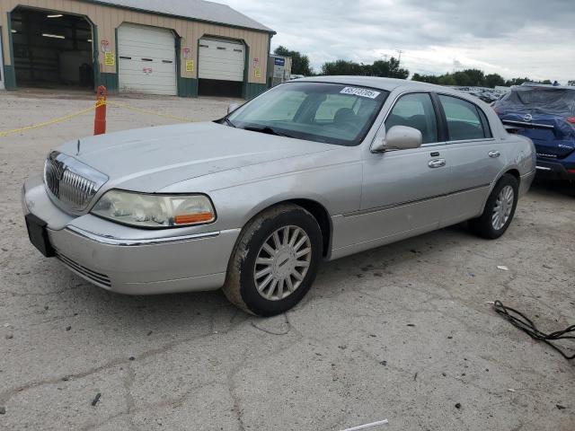2005 LINCOLN TOWN CAR SIGNATURE, 