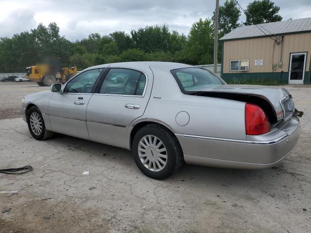 1LNHM81W85Y660283 - 2005 LINCOLN TOWN CAR SIGNATURE SILVER photo 2