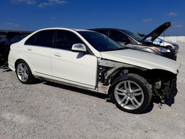 WDDGF54X89R073536 - 2009 MERCEDES-BENZ C 300 WHITE photo 4