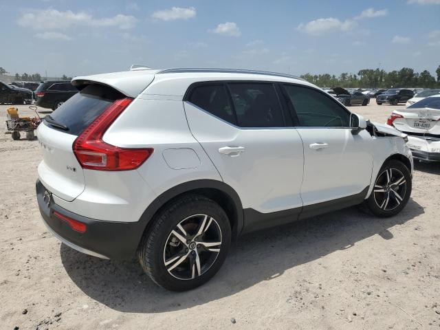 YV4L12UEXP2086022 - 2023 VOLVO XC40 PLUS WHITE photo 3