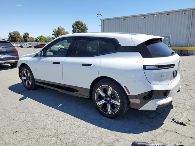 WB523CF07RCP98948 - 2024 BMW IX XDRIVE50 WHITE photo 2