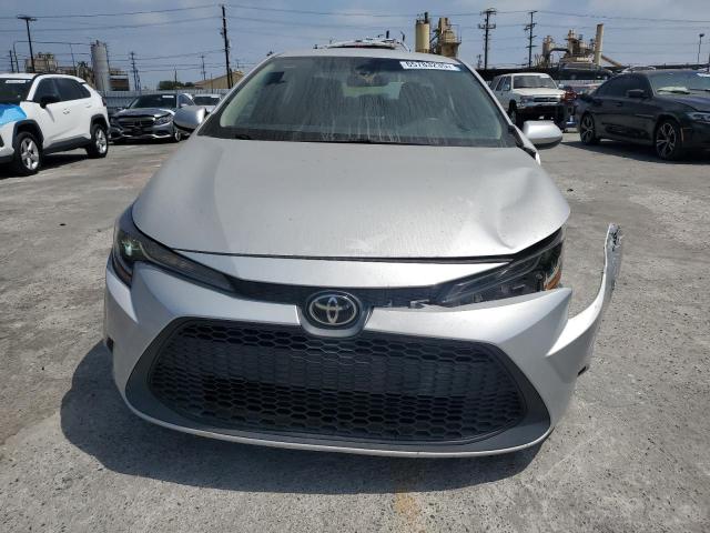 5YFEPRAE7LP049450 - 2020 TOYOTA COROLLA LE 银色 照片 5