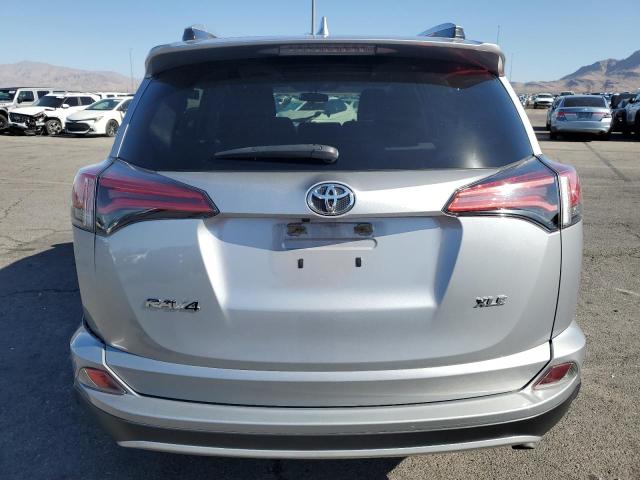 2T3WFREV4GW308909 - 2016 TOYOTA RAV4 XLE ვერცხლისფერი ფოტო 6