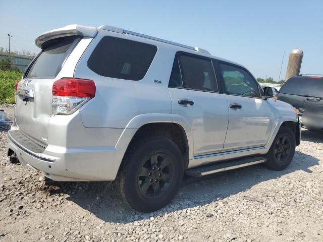 JTEZU5JR3B5014935 - 2011 TOYOTA 4RUNNER SR5 SILVER photo 3