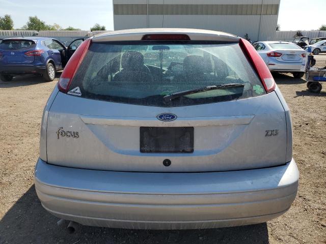 3FAFP37324R105948 - 2004 FORD FOCUS ZX5 SILVER photo 6