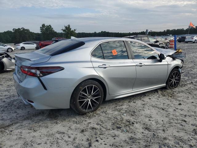 4T1T11AKXPU832508 - 2023 TOYOTA CAMRY SE NIGHT SHADE SILVER photo 3