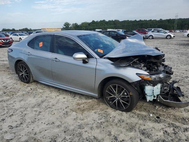 4T1T11AKXPU832508 - 2023 TOYOTA CAMRY SE NIGHT SHADE SILVER photo 4