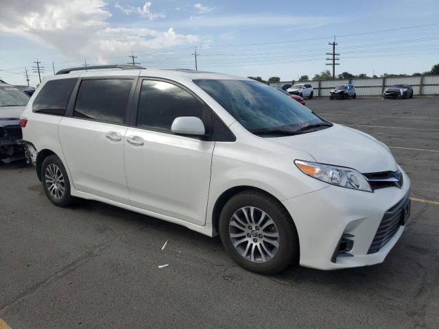 5TDYZ3DC7JS907308 - 2018 TOYOTA SIENNA XLE 白色 照片 4