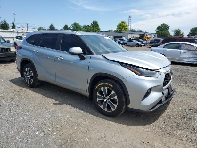 5TDKDRAH4PS012066 - 2023 TOYOTA HIGHLANDER L 银色 照片 4