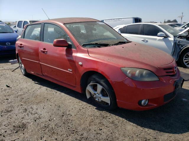 JM1BK343951290863 - 2005 MAZDA 3 HATCHBACK RED photo 4