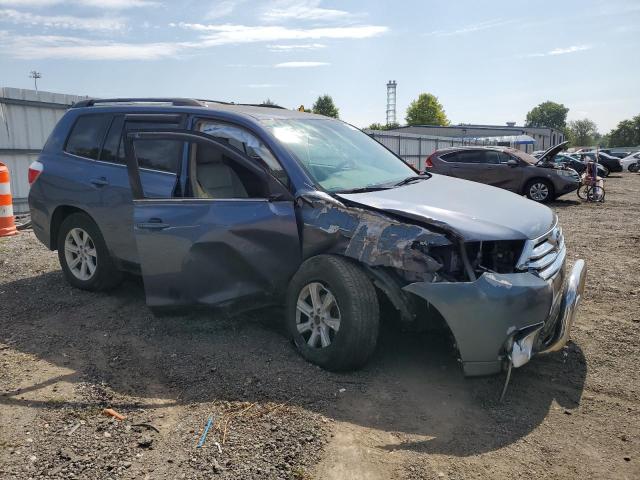 5TDBK3EH8DS220587 - 2013 TOYOTA HIGHLANDER BASE BLUE photo 4