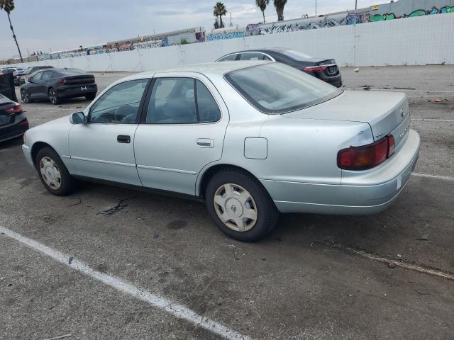 4T1BF12K4TU123255 - 1996 TOYOTA CAMRY LE GRAY photo 2