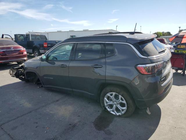 3C4NJDBNXRT121380 - 2024 JEEP COMPASS LATITUDE Gris foto 2