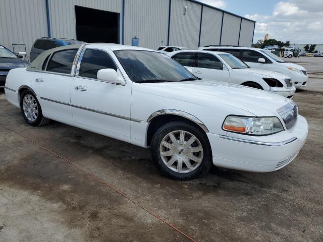 2LNBL8CV1BX752375 - 2011 LINCOLN TOWN CAR SIGNATURE LIMITED WHITE photo 4