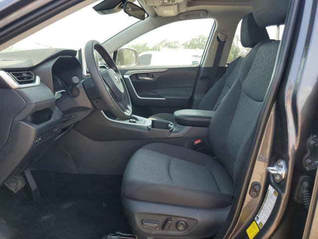 4T3RWRFV0SU186909 - 2025 TOYOTA RAV4 XLE 灰色 照片 7