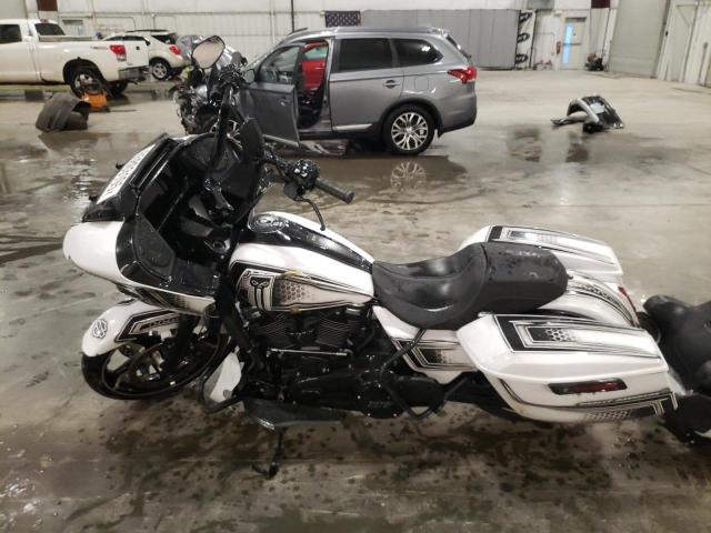 1HD1KH714RB644175 - 2024 HARLEY-DAVIDSON FLTRX WHITE photo 3