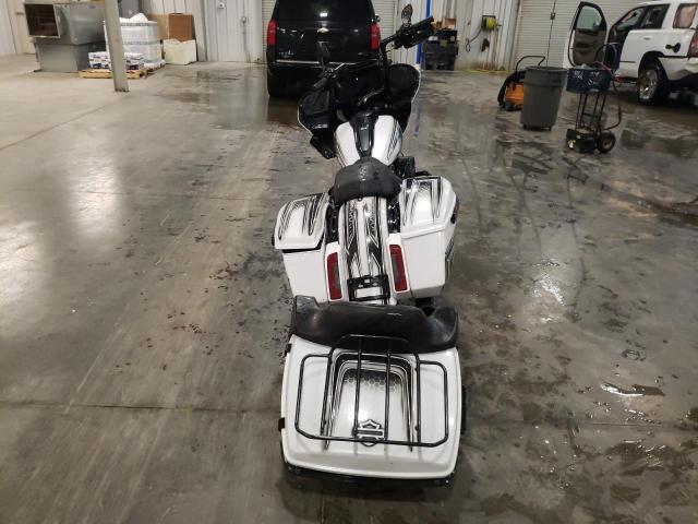 1HD1KH714RB644175 - 2024 HARLEY-DAVIDSON FLTRX WHITE photo 4