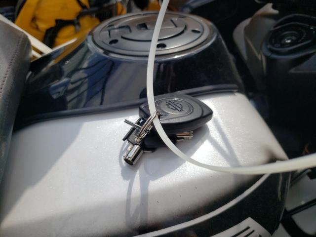 1HD1KH714RB644175 - 2024 HARLEY-DAVIDSON FLTRX WHITE photo 8