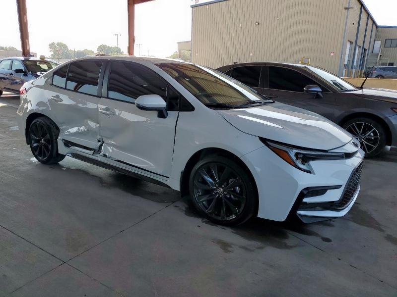 5YFS4MCE2RP192570 - 2024 TOYOTA COROLLA SE Weiß Foto 4