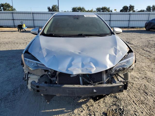 2T1BURHE4JC045628 - 2018 TOYOTA COROLLA L 银色 照片 5