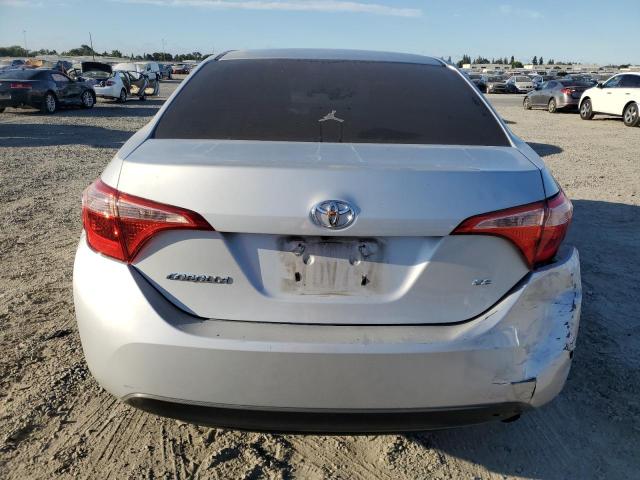 2T1BURHE4JC045628 - 2018 TOYOTA COROLLA L 银色 照片 6